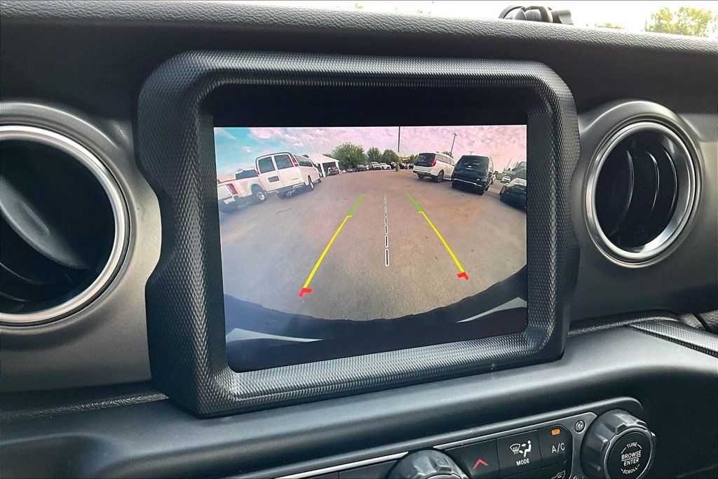 Used 2023 Jeep Wrangler Unlimited Rubicon 4xe w/ Cold Weather Group AWD/4WD image 17