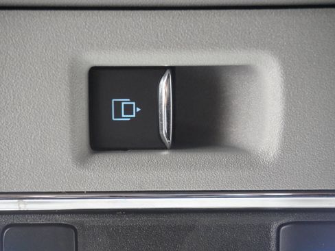 Used 2023 Ford F150 Lariat w/ Bed Utility Package image 22