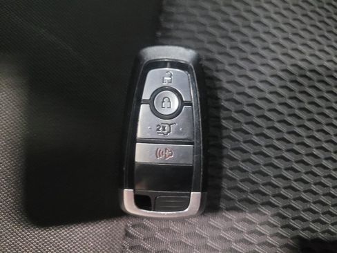 Used 2022 Ford Explorer XLT AWD/4WD image 32