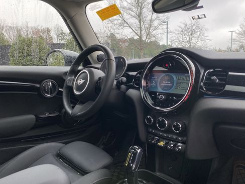 Certified 2024 MINI Cooper SE image 6