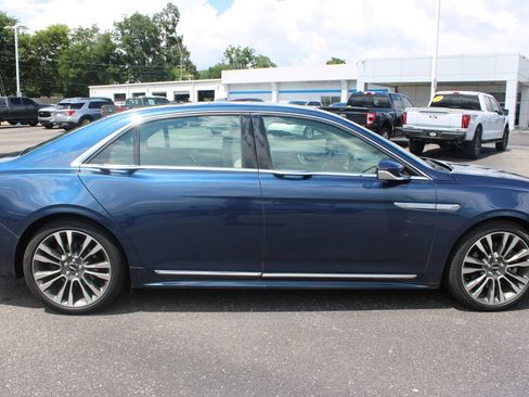 Used 2017 Lincoln Continental Reserve w/ Climate Package FWD image 11