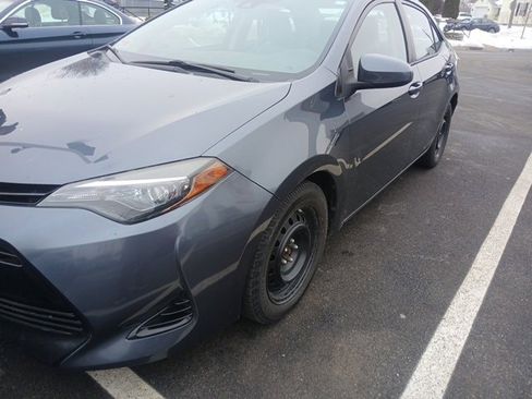 Used 2018 Toyota Corolla LE image 2