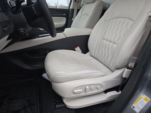 Used 2024 Buick Enclave Avenir image 38