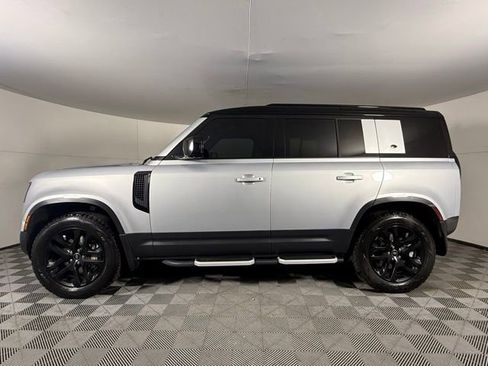 Used 2023 Land Rover Defender 110 SE image 3