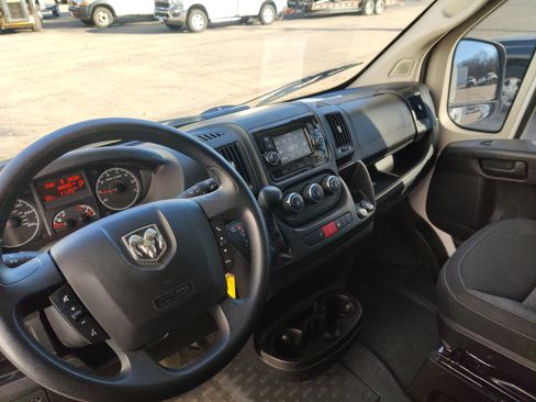 Used 2018 RAM ProMaster 2500 w/ Interior Convenience Group image 17
