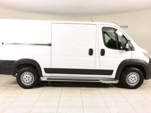 Used 2025 RAM ProMaster 2500 w/ U-Haul Equipment Group FWD image 2