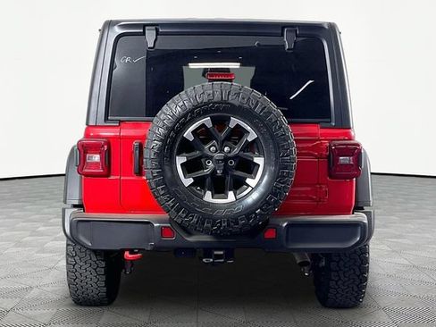 Used 2025 Jeep Wrangler Unlimited Rubicon w/ Convenience Group AWD/4WD image 5