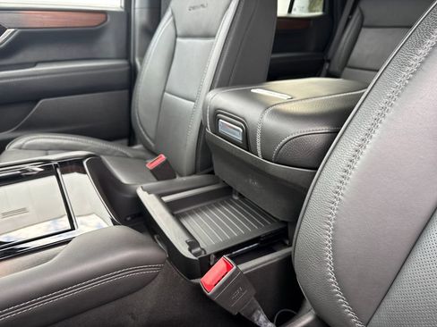 Certified 2025 GMC Yukon Denali image 39