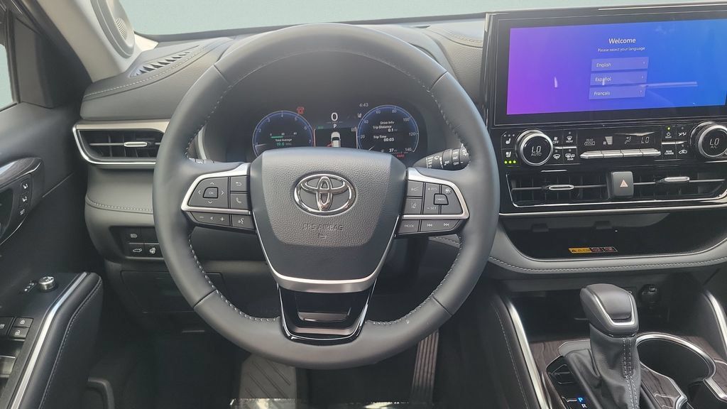 Used 2026 Toyota Highlander Limited AWD/4WD image 12