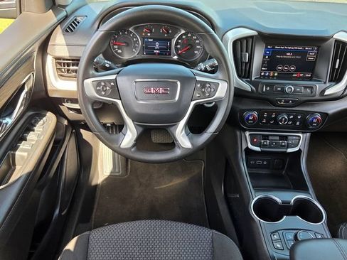 Used 2024 GMC Terrain SLE w/ Driver Convenience Package FWD image 9