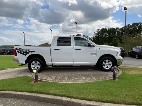 Used 2022 RAM 1500 Classic SLT w/ Trailer & Traction Group RWD image 8
