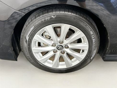 Used 2020 Toyota Camry LE w/ Convenience Package FWD image 11