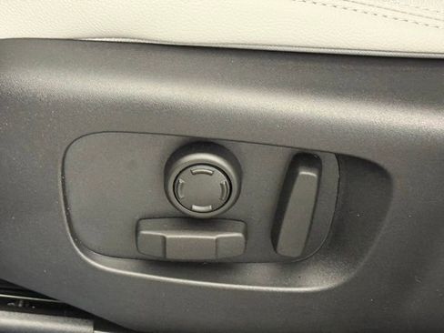 New 2026 Land Rover Range Rover Velar S image 27