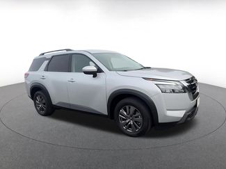 Used 2025 Nissan Pathfinder SV video 2