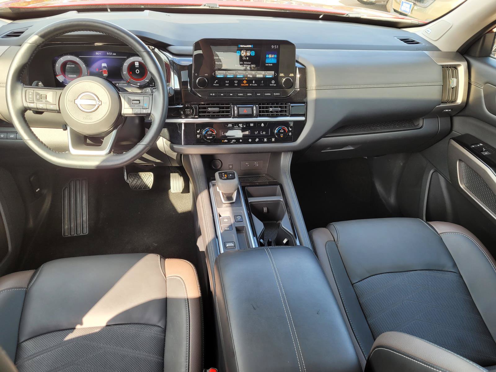 Used 2025 Nissan Pathfinder Platinum w/ Cargo Package FWD image 5