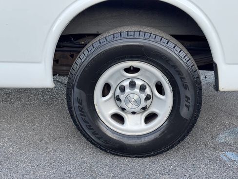 Used 2019 Chevrolet Express 2500 image 8