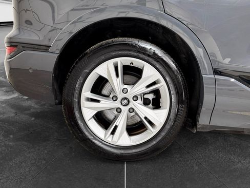 Used 2025 Audi Q6 e-tron Premium Plus w/ Premium Plus RWD image 36