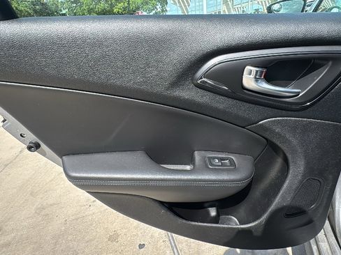Used 2015 Chrysler 200 S FWD image 13