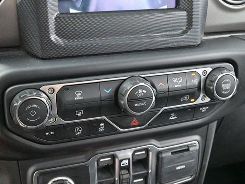 Used 2023 Jeep Gladiator Sport AWD/4WD image 21