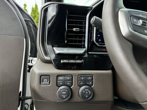 Used 2025 Chevrolet Silverado 1500 LTZ AWD/4WD image 28