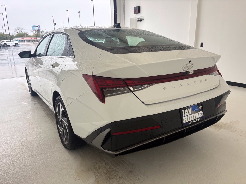 Used 2025 Hyundai Elantra SEL FWD image 20