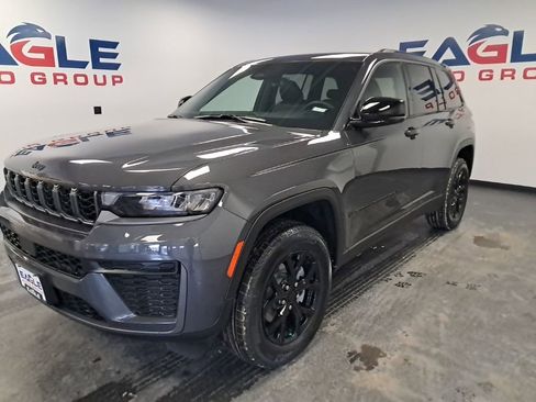 New 2026 Jeep Grand Cherokee Altitude AWD/4WD image 4