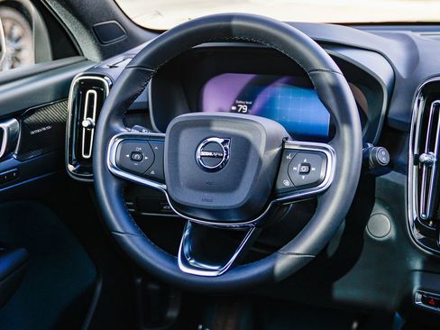 Used 2023 Volvo XC40 Recharge Ultimate image 17