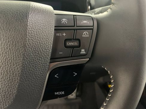 Used 2025 Toyota Camry SE FWD image 18