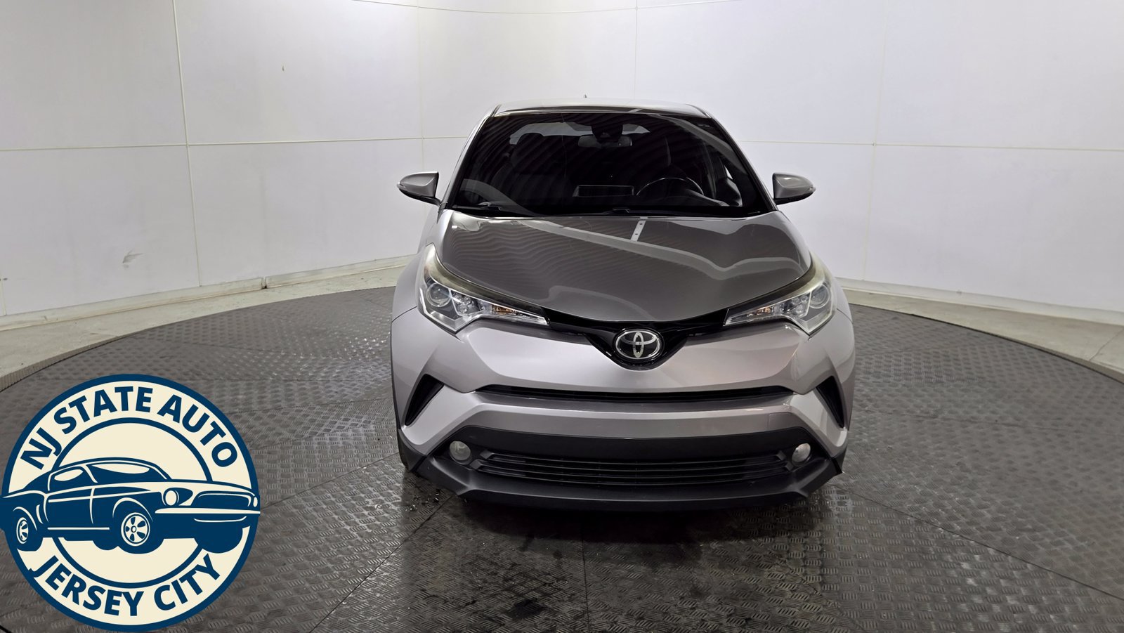 Used 2018 Toyota C-HR XLE FWD image 2