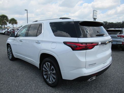 Used 2023 Chevrolet Traverse Premier FWD image 5