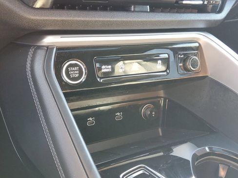 Used 2025 Audi Q5 Premium w/ Convenience Package image 31