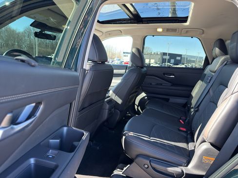 Used 2024 Nissan Pathfinder Platinum w/ Cargo Package image 30