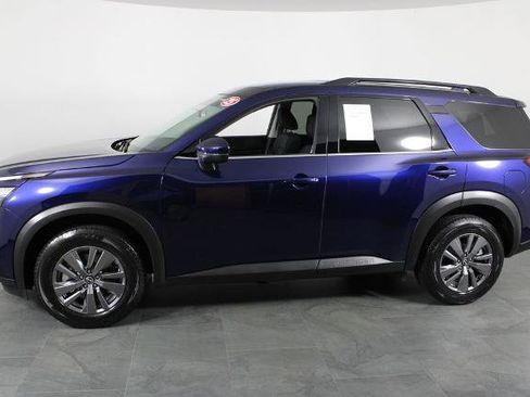 Certified 2025 Nissan Pathfinder SV FWD image 12