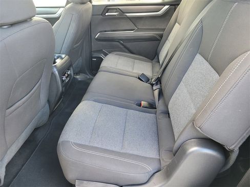 Used 2025 GMC Acadia Elevation image 11