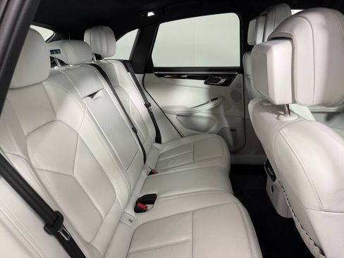 Certified 2026 Porsche Macan AWD/4WD image 18