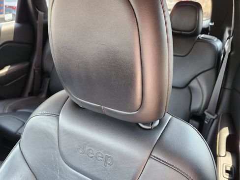 Used 2015 Jeep Cherokee Limited w/ Technology Group AWD/4WD image 6