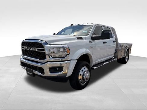 Used 2024 RAM 5500 Tradesman w/ Chrome Appearance Group AWD/4WD image 2