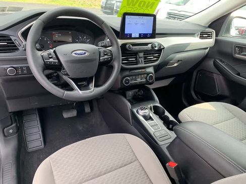 Used 2022 Ford Escape SE w/ Cold Weather Package image 18