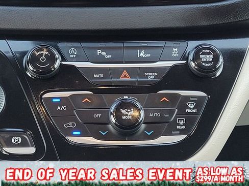 Used 2022 Chrysler Pacifica Touring-L image 24