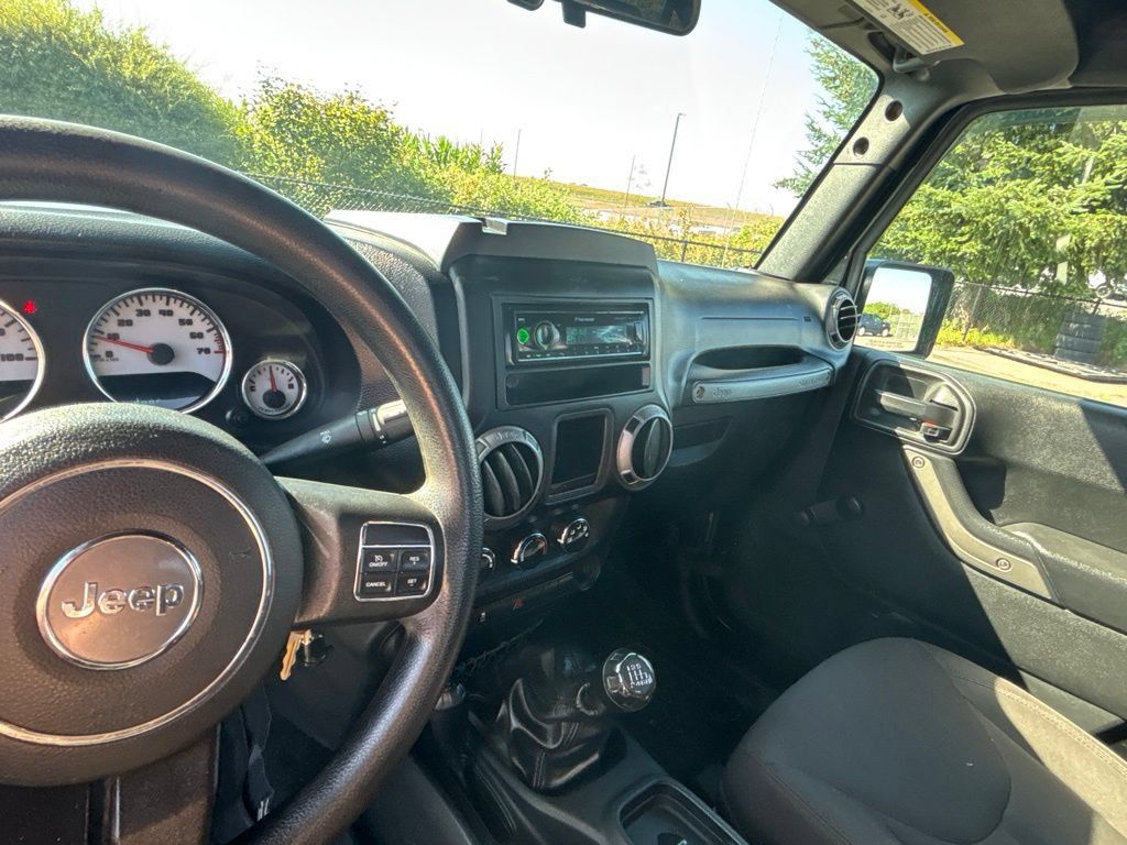 Used 2017 Jeep Wrangler Sport AWD/4WD image 12