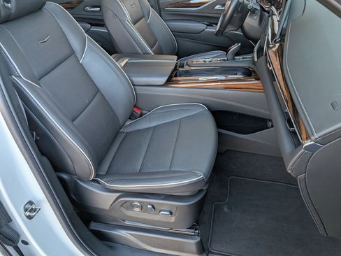 Used 2023 Cadillac Escalade Premium Luxury image 22