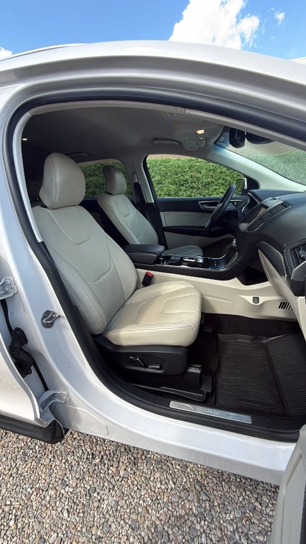 Used 2019 Ford Edge Titanium w/ Cold Weather Package AWD/4WD image 36