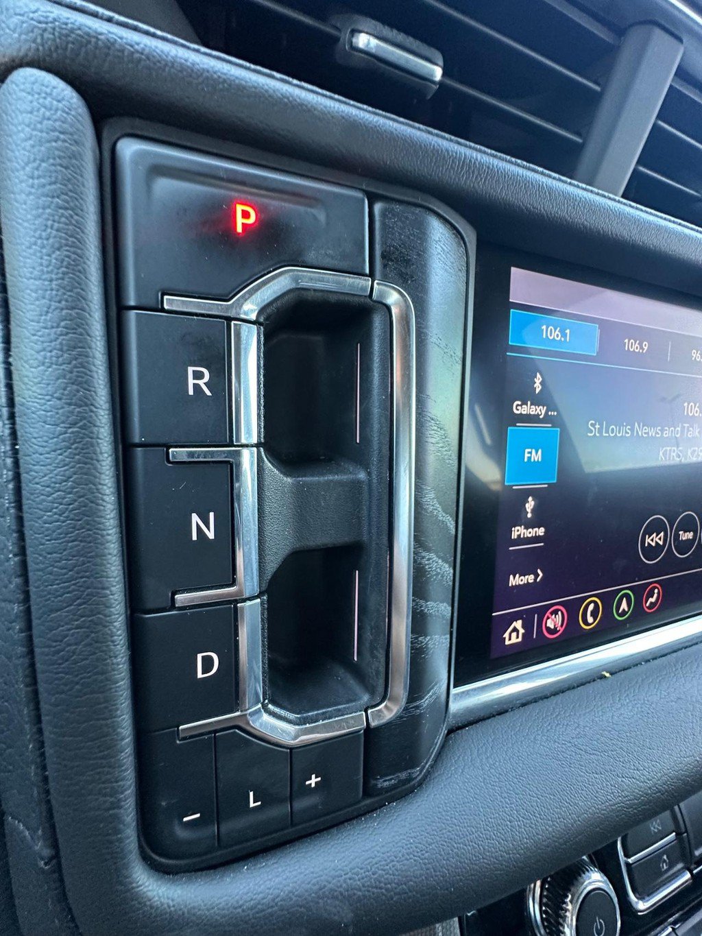 Used 2021 GMC Yukon Denali w/ Denali Premium Package RWD image 25