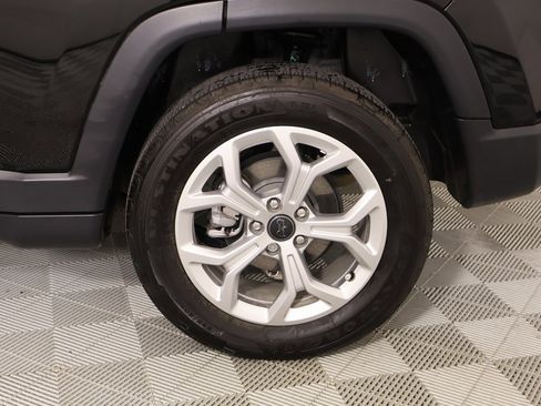 Used 2025 Jeep Compass Latitude image 18