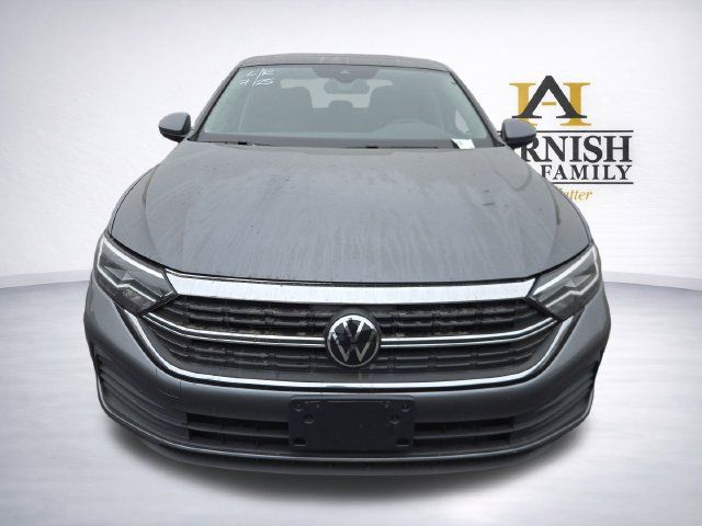 Certified 2023 Volkswagen Jetta SE FWD image 3
