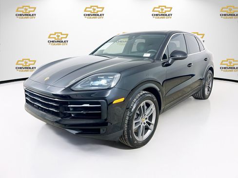 Used 2024 Porsche Cayenne image 3