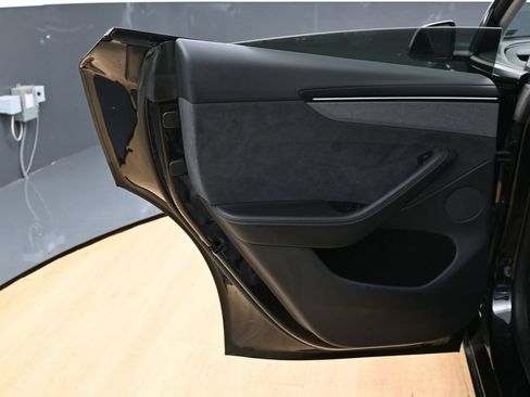 Used 2026 Tesla Model Y Long Range RWD image 41