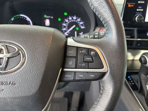 Used 2021 Toyota Sienna XLE image 38