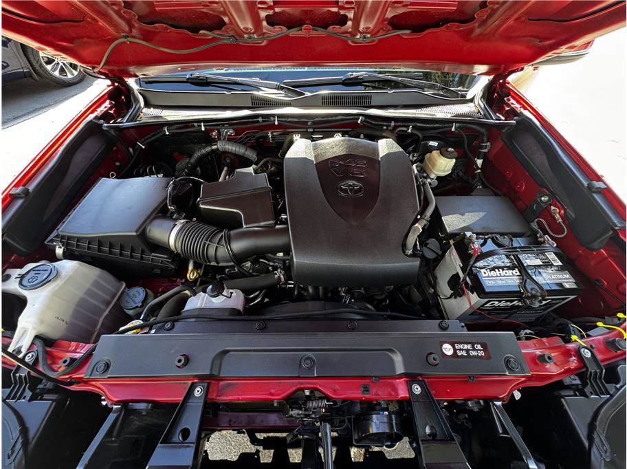 Used 2016 Toyota Tacoma TRD Sport AWD/4WD image 27