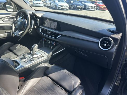 Used 2023 Alfa Romeo Stelvio Veloce AWD/4WD image 21